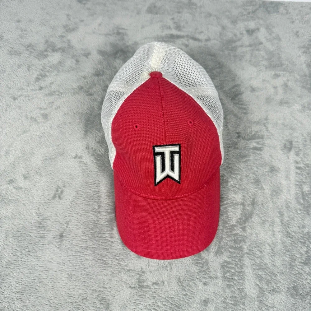 Nike Mens M/L Tiger Woods TW Red White Mesh Flexfit Trucker Golf Hat VR 20XI